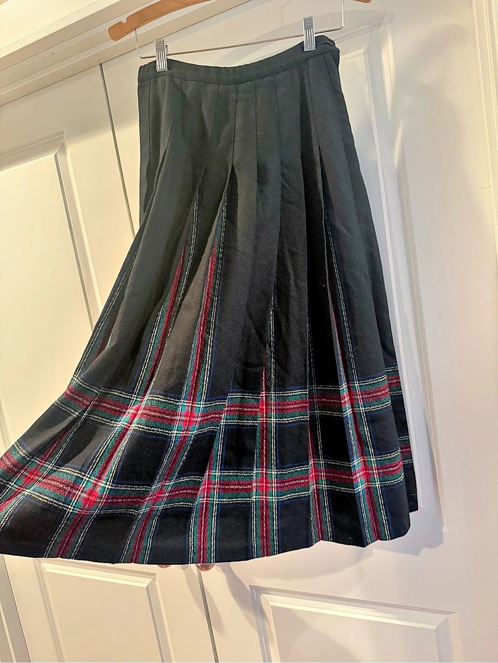 Vintage Pendleton Pleated Plaid Midi Skirt in Black Size Medium Like New